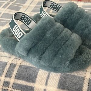 UGG FLUFF YEAH ATLANTIC SLIDE SLIPPERS/Size 9